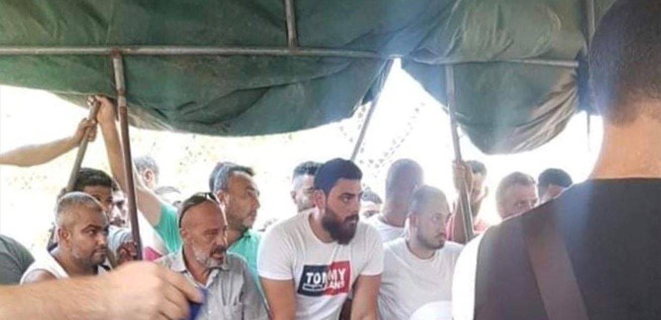 استمرار الاعتصام امام معمل دير عمار.. وتوجّه للتصعيد