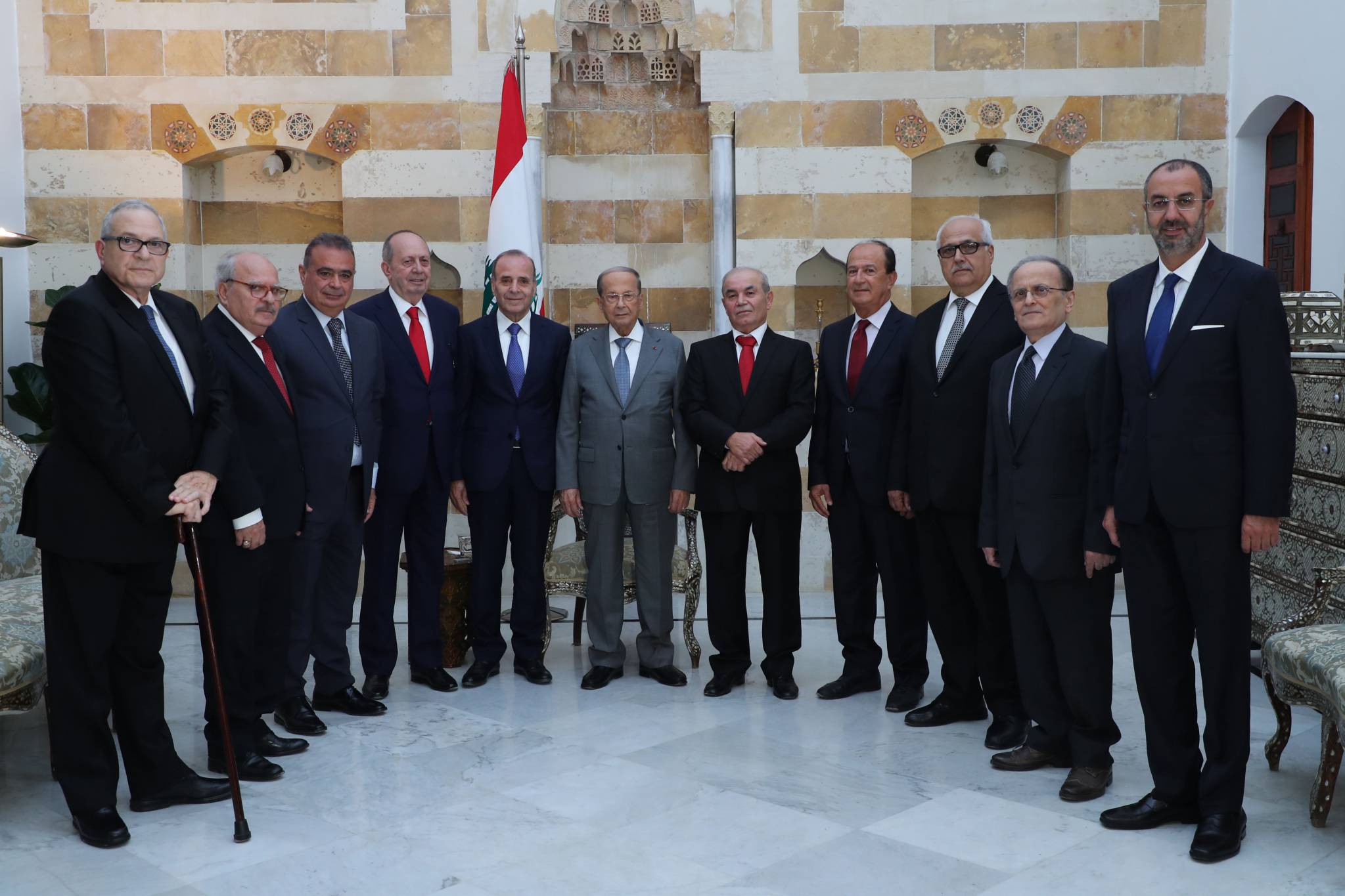 التقى أعضاء «الدستوري» الجدد وزواراً واتصل بأمير الكويت
عون : للمحافـــظة على المصالحة في الجبـــل
وتعميــم ثـــــقافة حـــــق الاختــــلاف في الــــرأي