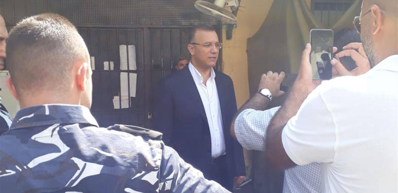 درويش يجول في سجن القبّة