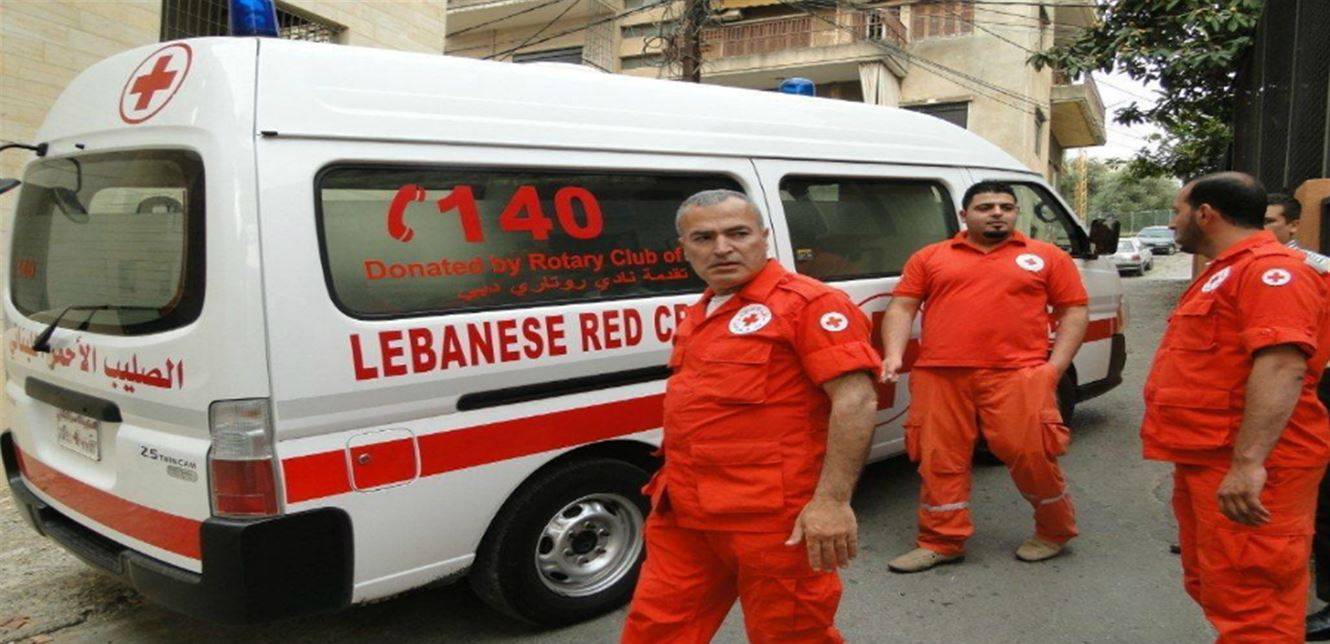 انزلقت سيارته على طريق عنايا.. وهذا وضعه الصحي!