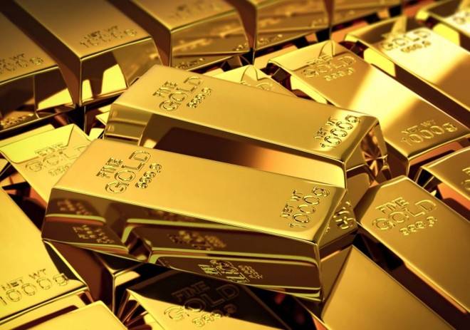 الذهب ينخفض لكنه قرب ذروة 6 أعوام بدعم آمال خفض الفائدة ومخاوف التجارة