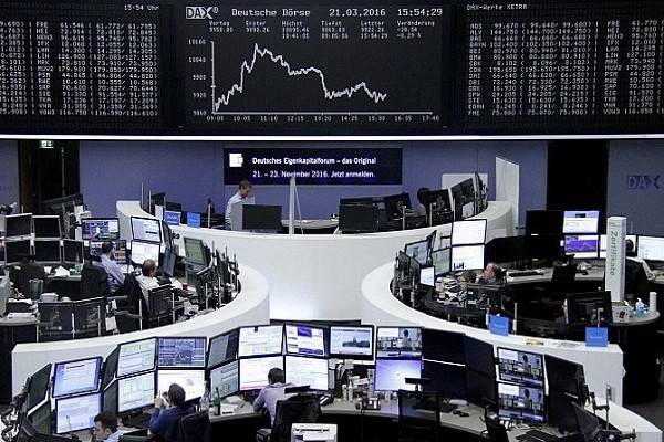 هبوط للأسهم الأوروبية ودلائل على تهدئة التوترات التجارية تحد من الخسائر