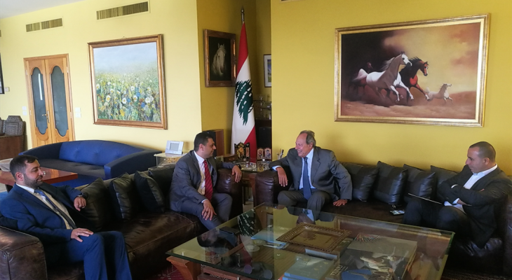 لحود تسلم دعوة لحضور مهرجان حركة أمل في ذكرى تغييب الامام الصدر
