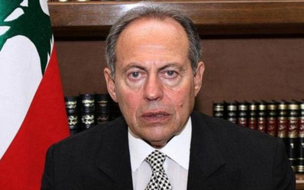 لحود عرض المستجدات مع زواره