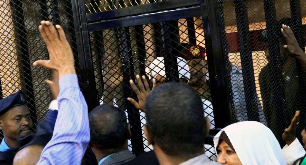 قضاة سابقون يكشفون الهدف الحقيقي لمحاكمة البشير