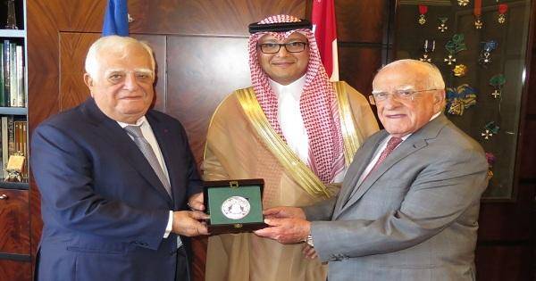 بخاري بعد لقائه عدنان وعادل القصار: دعم المملكة للبنان متواصل