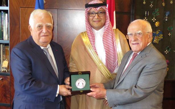 عدنان وعادل القصّار يستقبلان السفير السعودي البخاري : دعم المملكة للبنان مُتواصل