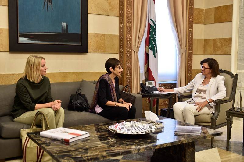الحسن بحثت مع وفد من مفوضية اللاجئين مسألة تسجيل ولادات النازحين