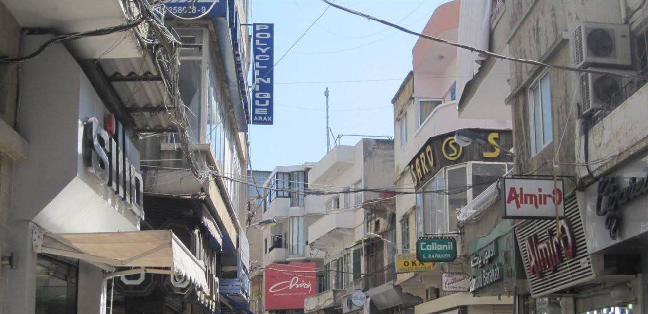 في برج حمود ليلاً.. شاهدوا ماذا كانا يفعلان! (فيديو)