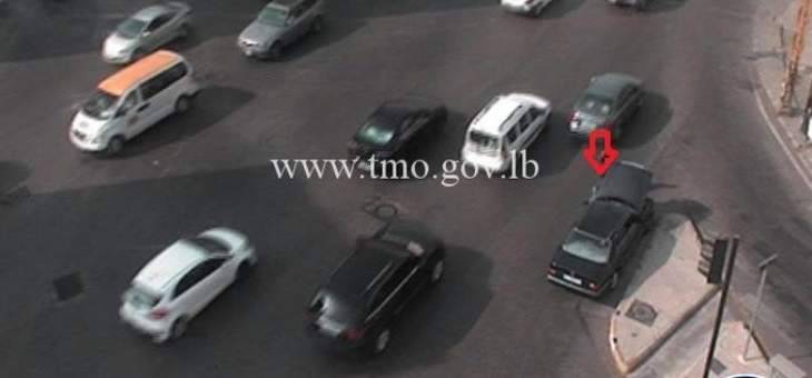 تعطل مركبة على تقاطع الجديدة وحركة المرور كثيفة
