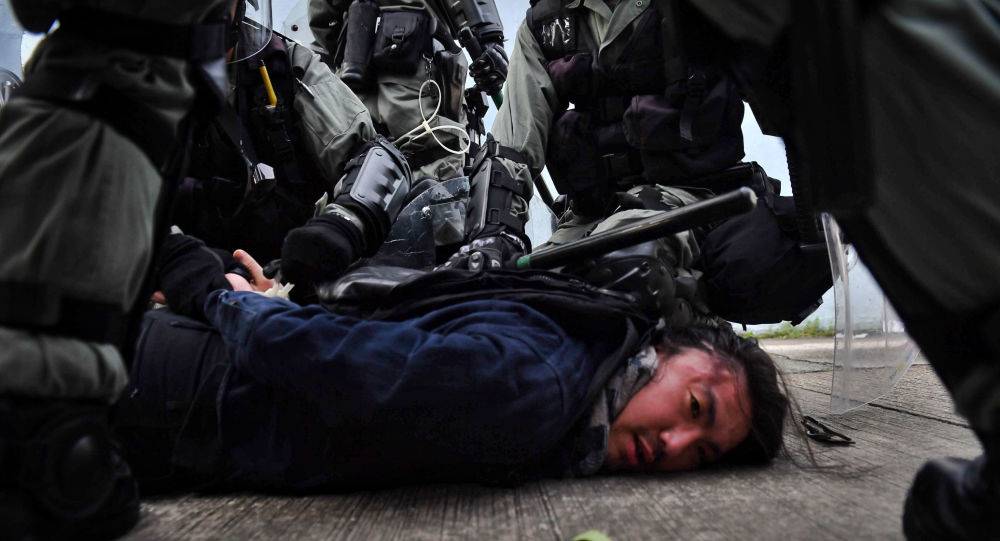 اعتقال 60 شخصا عقب أعمال شغب في هونغ كونغ