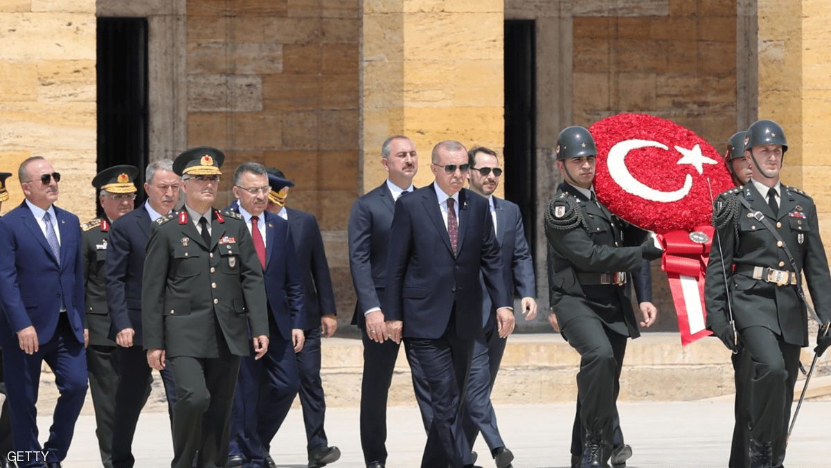 أردوغان والاستقالات.. ضابط سابق يحذر من "شيء خطير" بالجيش