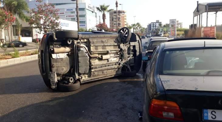 إنقلاب سيارة في صيدا والأضرار مادية