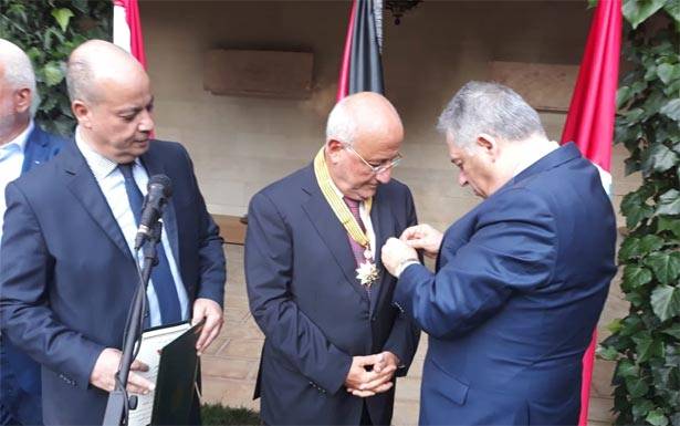 العريضي تسلم من دبور وساما باسم عباس : فلسطين حق لن يموت وشعبها لا يكسر ولا يقهر