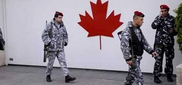 شباب لبنان على أسوار السفارة الكندية... ماذا يفعلون؟