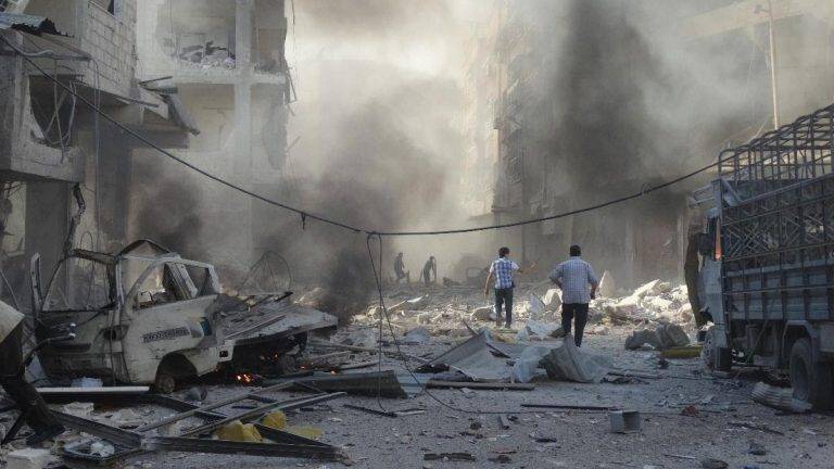‎ 40قتيلاً حصيلة قصف صاروخي استهدف اجتماعا لقادة مجموعات متشددة في إدلب السورية