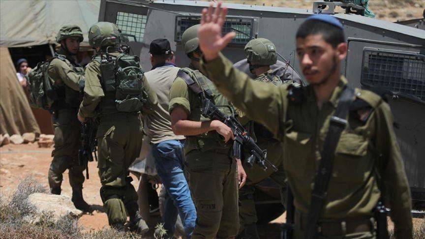 إسرائيل تعتقل 22 فلسطينيا في الضفة الغربية