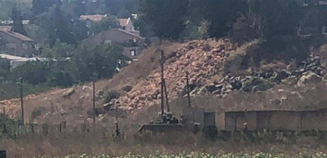 إسرائيل تسحب آليتها العسكرية المعطلة من أسفل موقع المطلة (صورة)