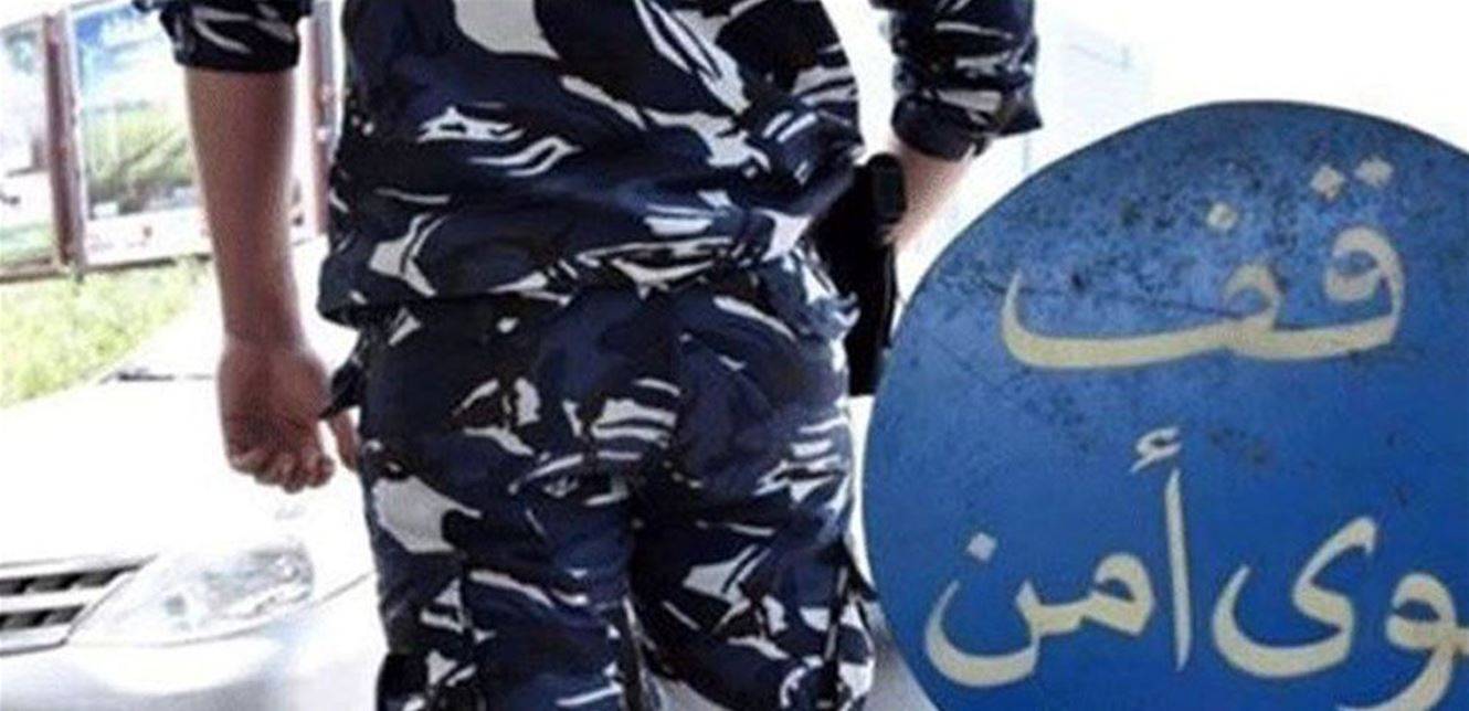 حاول الفرار بالشاحنة على حاجز لقوى الامن.. وهذا ما حصل (صورة)