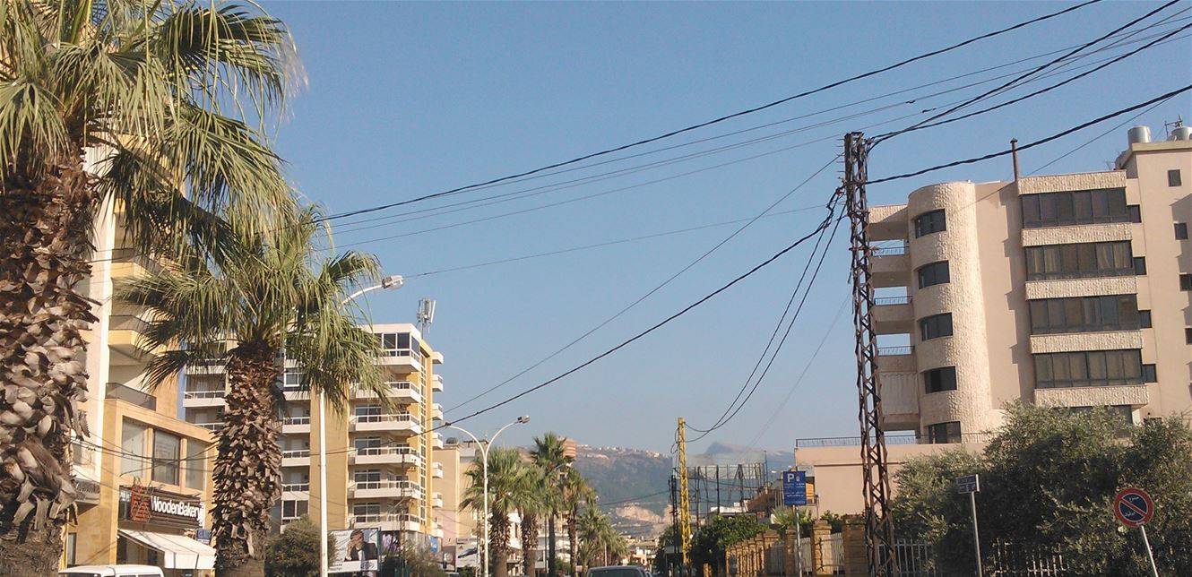 قطع الطريق في زغرتا إحتجاجاً على عدم جمع النفايات