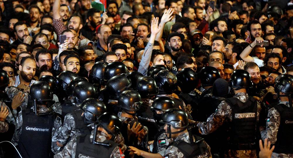 تصاعد أزمة إضراب المعلمين في الأردن