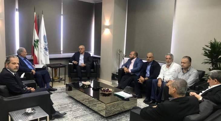 اجتماع لوفد من نقابة اصحاب الصهاريج ومحطات المحروقات ومستوردي النفط مع وزير المال