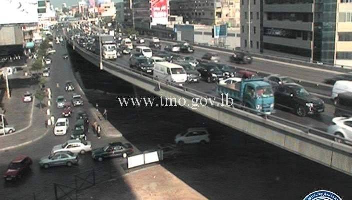 تصادم بين 3 مركبات عند مفرق الضمان في نهر الموت باتجاه الدورة