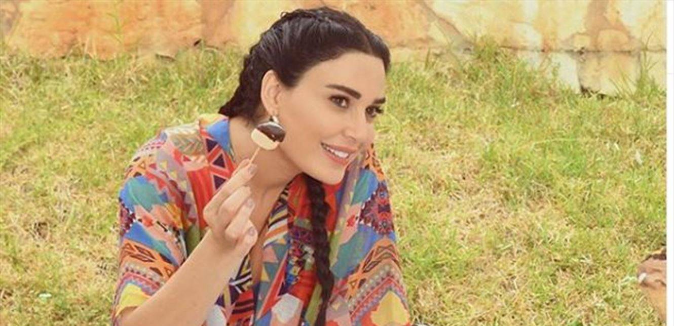 معجبة تشيد بمهارات إبنة سيرين عبد النور.. والأخيرة ترد: "أنا بعلمك"