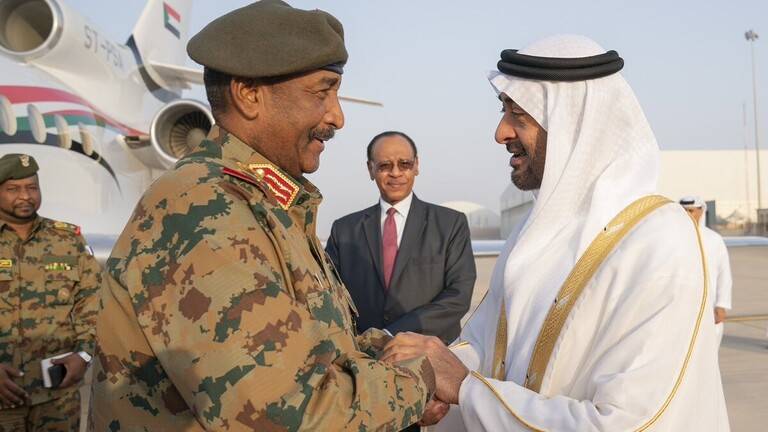 بن زايد يؤكد للبرهان وقوف الإمارات مع السودان