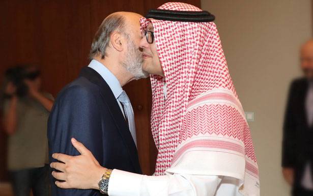 جعجع استقبل بخاري واستبقاه الى مائدة الغداء