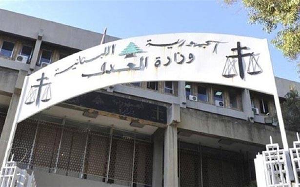 لبناني يضرم النار في نفسه أمام إحدى المحاكم في بيروت