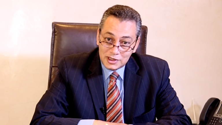السفير المصري في المغرب يكشف تفاصيل وفاة العالم النووي