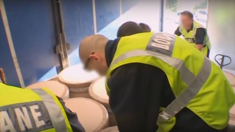 السلطات الفرنسية تلقي القبض على بولندي حاول تهريب طن من الحشيش
