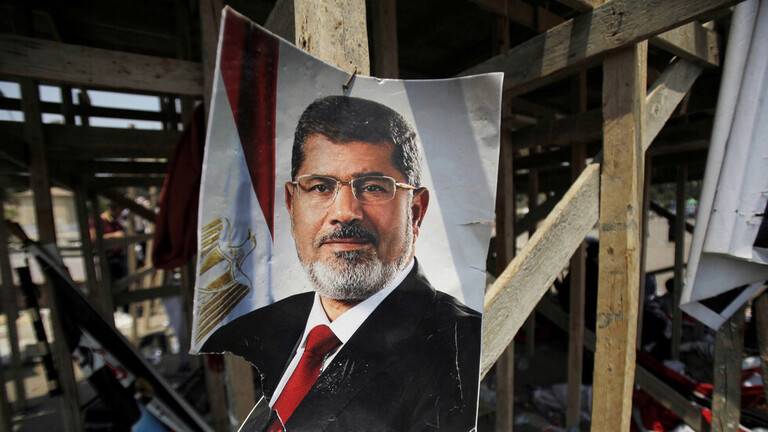 القضاء المصري يشطب اسم مرسي من قضية "اقتحام السجون": استحق العقاب لكن حسابه عند الرب