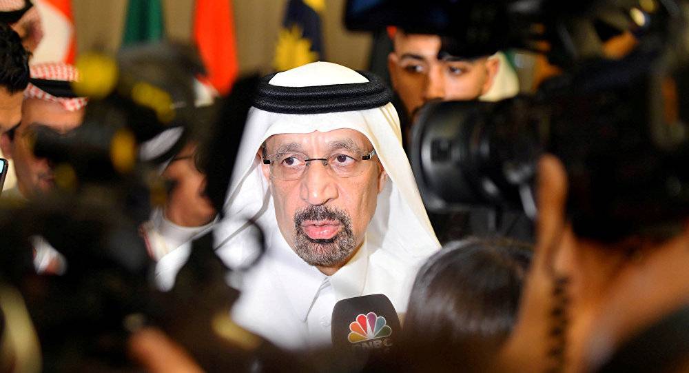 سعد بن عمر هذه أسباب إعفاء الفالح وتولي الأمير عبد العزيز وزارة الطاقة