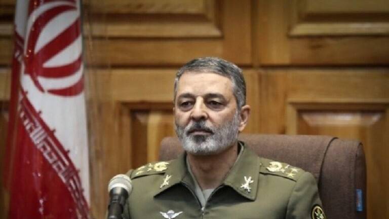 قائد الجيش الإيراني يوجه تحذيرا للقوات الأجنبية في منطقة الخليج