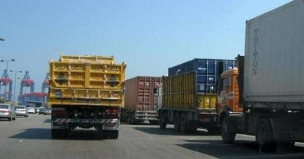 مالكو الشاحنات العمومية: إنزال اللوحات العمومية الجديدة الى السوق يدمر النقل العام