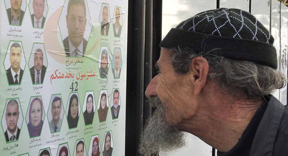 وزير سابق يؤكد صعوبة إجراء انتخابات رئاسية في الجزائر قريبا
