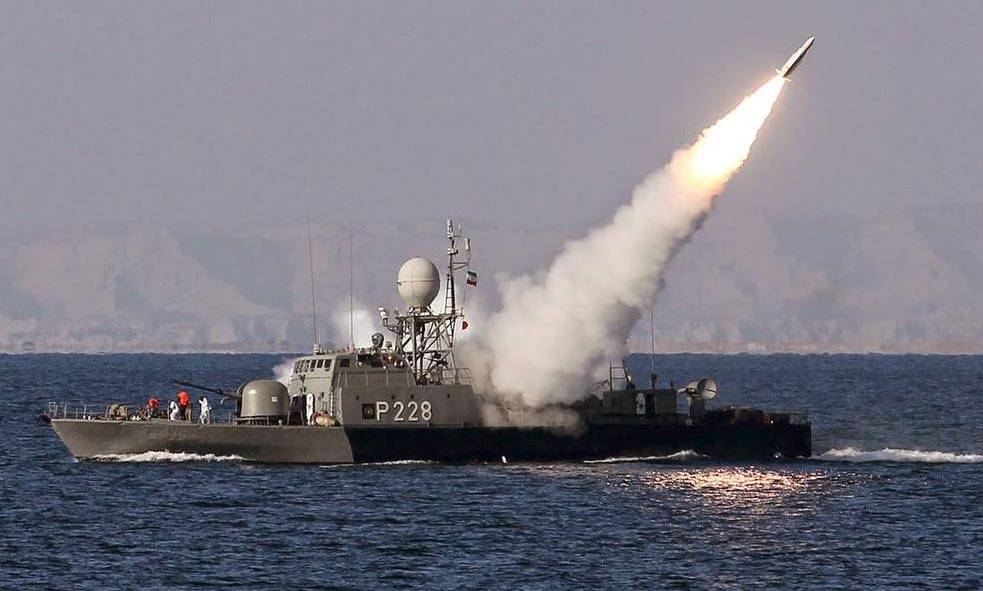 إيران تبدأ بالتحدّي العسكري للبوارج الأميركيّة
الحرس الثوري يأمر بإطلاق صواريخ على أيّ بارجة أميركيّة تعترضه
هذه أول مرة تعلن إيران أنها ستطلق النار على الجيش الأميركي