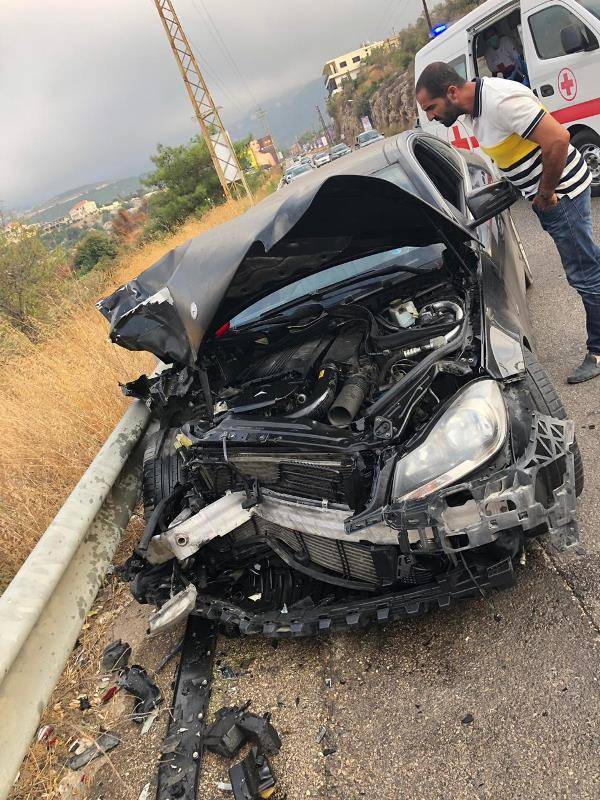 جريحان في تصادم بين سيارتين على طريق رشدبين كوسبا