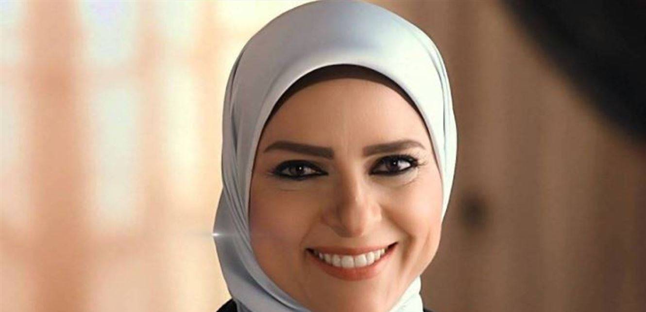 بعد مشاركتها في حملة دعائية... مقدمة برامج دينية تتعرّض لهجوم!