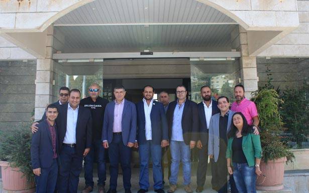 ويهزّ العصا... إعتراض السياسيين مرفوض!
