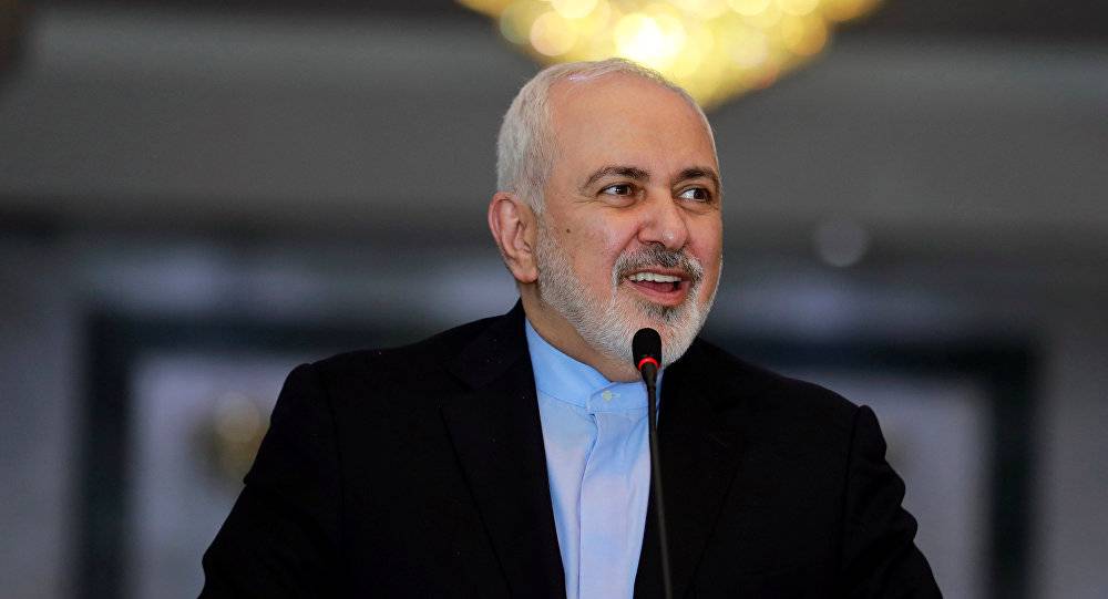 ظريف يوجه دعوة إلى أمريكا بعد رحيل "أكبر داعية للحرب"