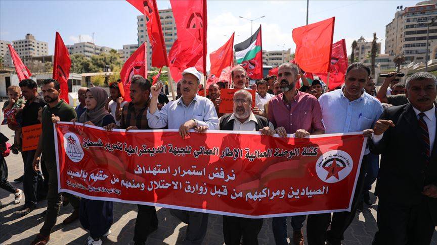 وقفة بغزة رفضا للحصار والاعتداءات الإسرائيلية على الصيادين