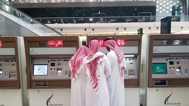 السعودية تنفي منع من هم فوق 35 عاما من العمل بالقطاع الخاص