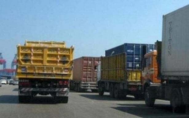 مالـــكو الشاحنات العموميّة : إنــــــزال اللـــــوحات