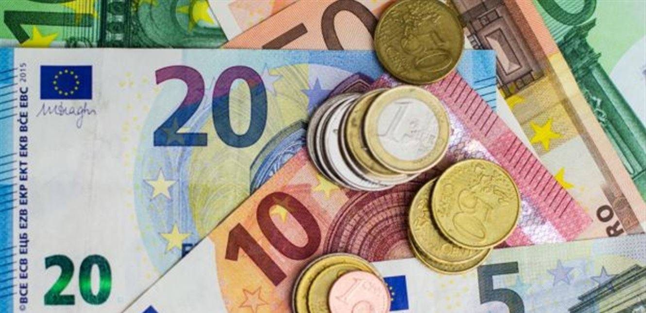 إذا كنتم ستسافرون إلى أوروبا؟ إليكم سعر اليورو الجديد!