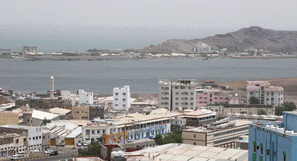 الحكومة اليمنية تطالب الإمارات بإخلاء منشأة لتصدير الغاز بعد تحويلها إلى ثكنة عسكرية