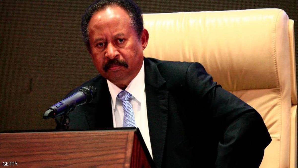 في أول زيارة خارجية.. رئيس وزراء السودان يصل جوبا