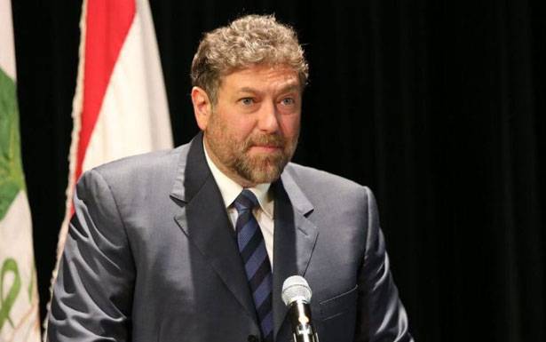 افرام: لحلّ أزمة النازحين
